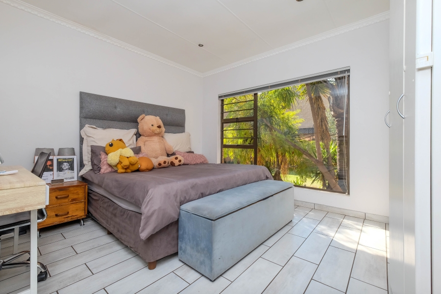 5 Bedroom Property for Sale in Wilro Park Gauteng