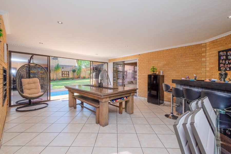 5 Bedroom Property for Sale in Wilro Park Gauteng