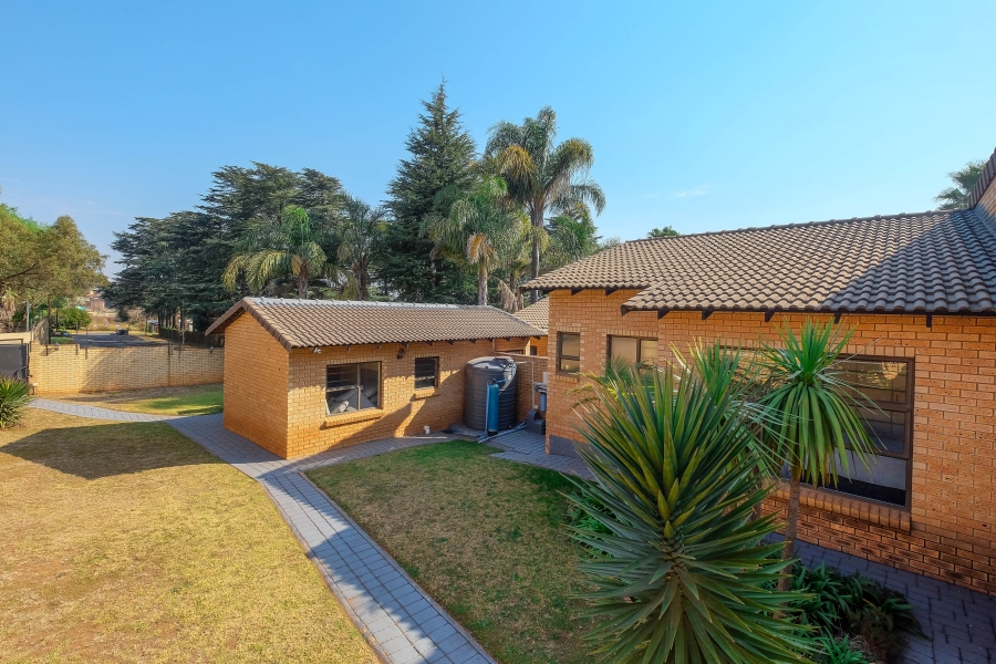 5 Bedroom Property for Sale in Wilro Park Gauteng