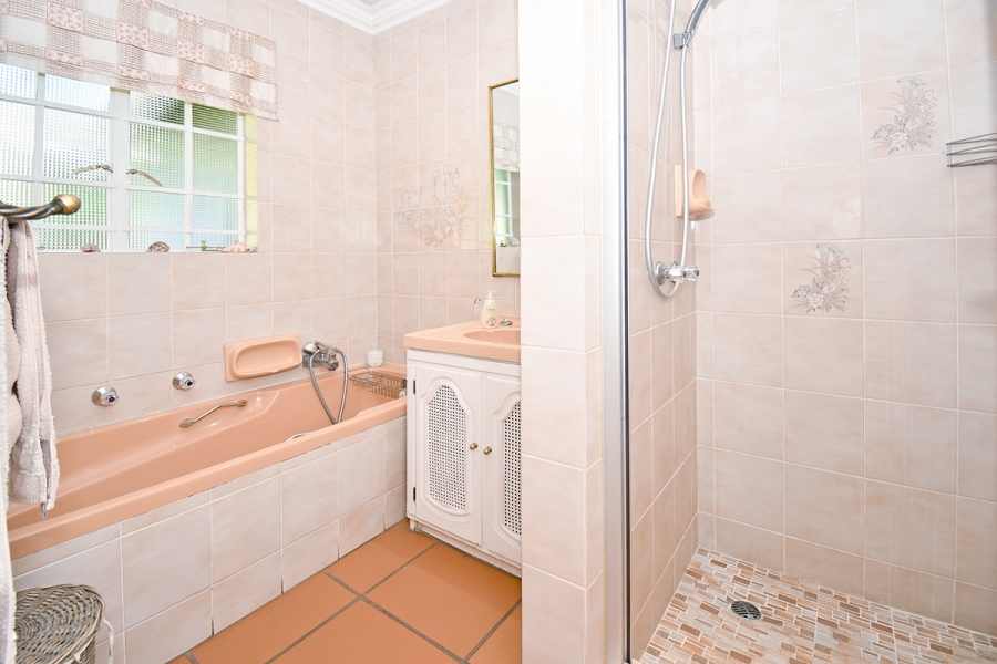 3 Bedroom Property for Sale in Hurlingham Manor Gauteng