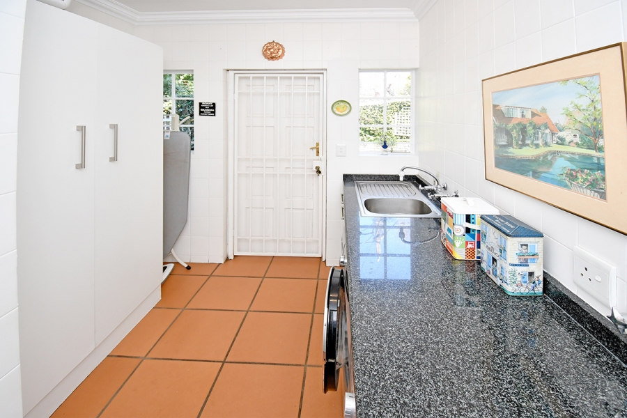 3 Bedroom Property for Sale in Hurlingham Manor Gauteng