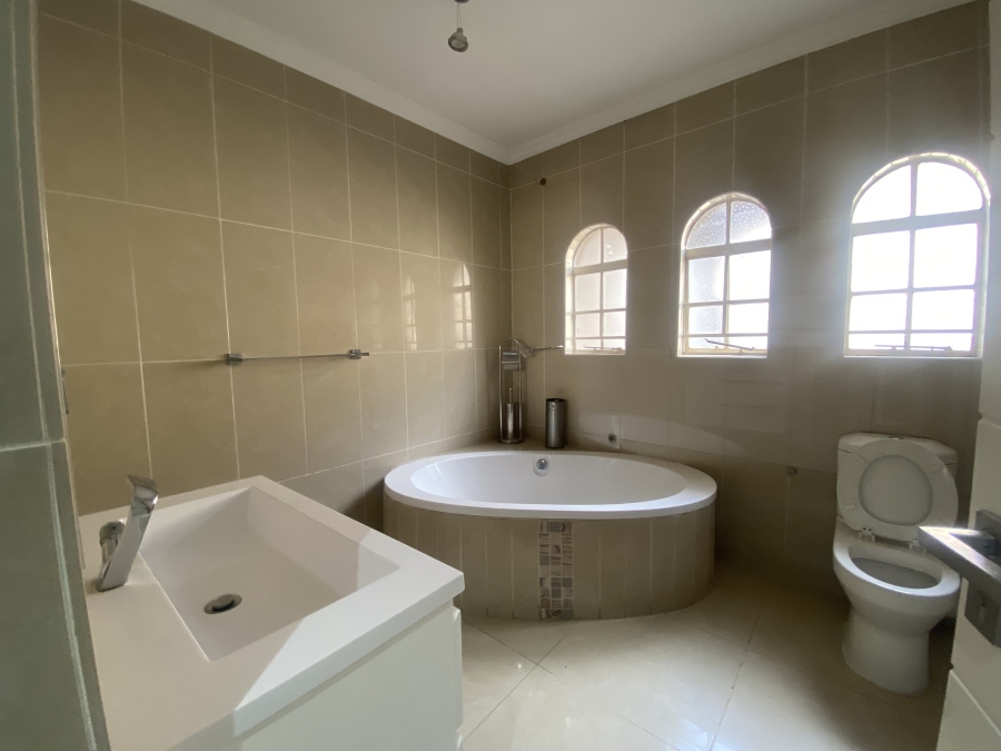 To Let 4 Bedroom Property for Rent in Fourways Gauteng