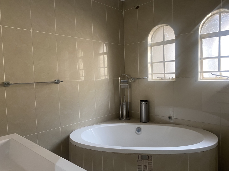 To Let 4 Bedroom Property for Rent in Fourways Gauteng