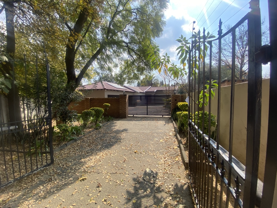 To Let 4 Bedroom Property for Rent in Fourways Gauteng