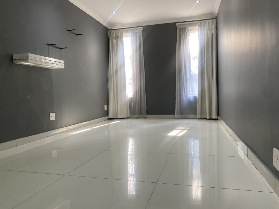 To Let 4 Bedroom Property for Rent in Fourways Gauteng