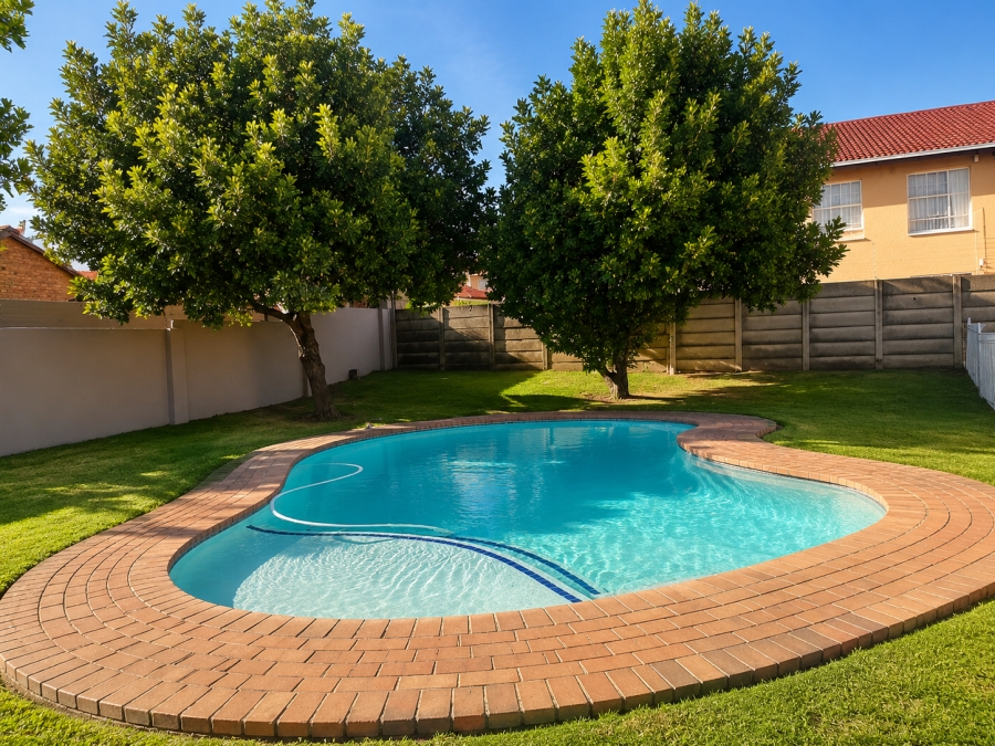 2 Bedroom Property for Sale in Vorna Valley Gauteng
