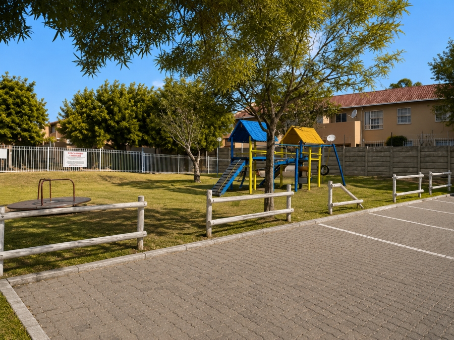 2 Bedroom Property for Sale in Vorna Valley Gauteng