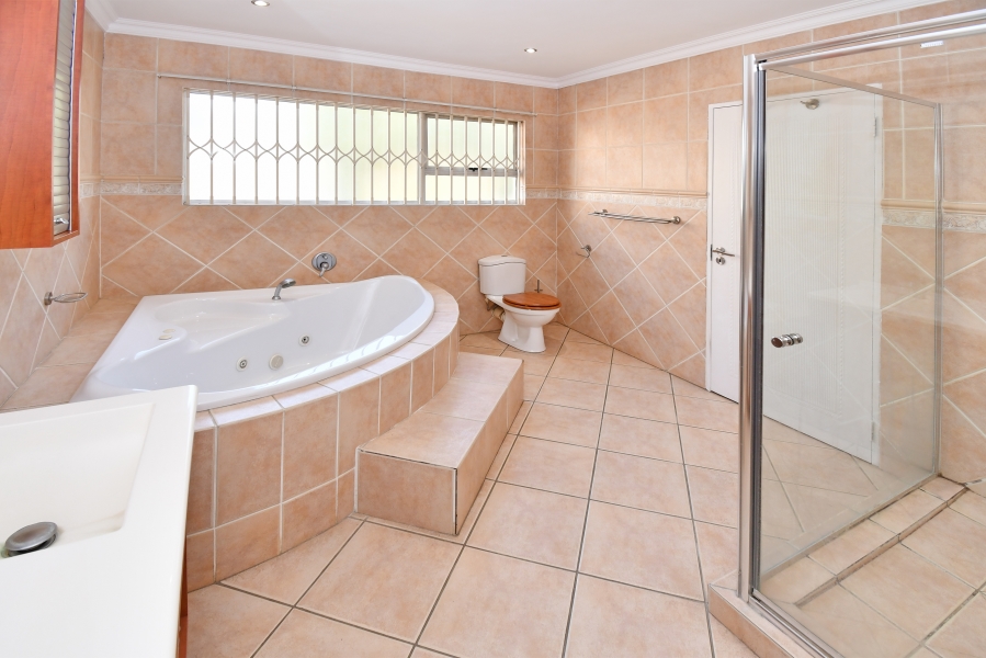 5 Bedroom Property for Sale in Chartwell Gauteng