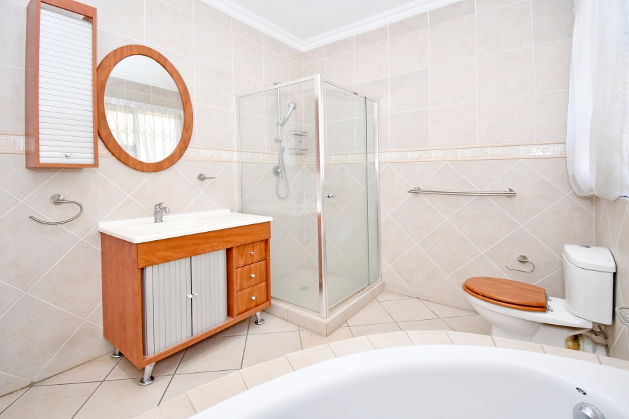 5 Bedroom Property for Sale in Chartwell Gauteng