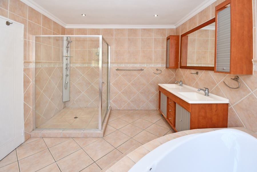 5 Bedroom Property for Sale in Chartwell Gauteng