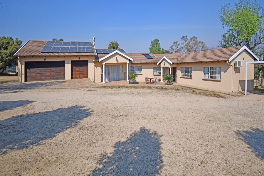 5 Bedroom Property for Sale in Chartwell Gauteng