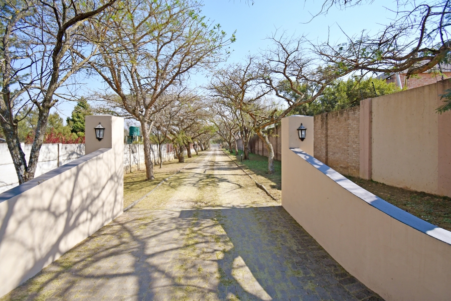 5 Bedroom Property for Sale in Chartwell Gauteng