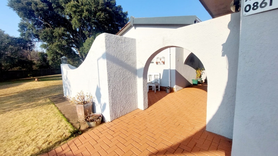4 Bedroom Property for Sale in Loumarina A H Gauteng