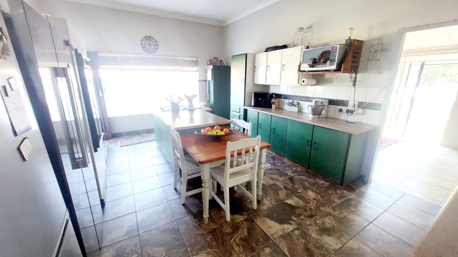4 Bedroom Property for Sale in Loumarina A H Gauteng