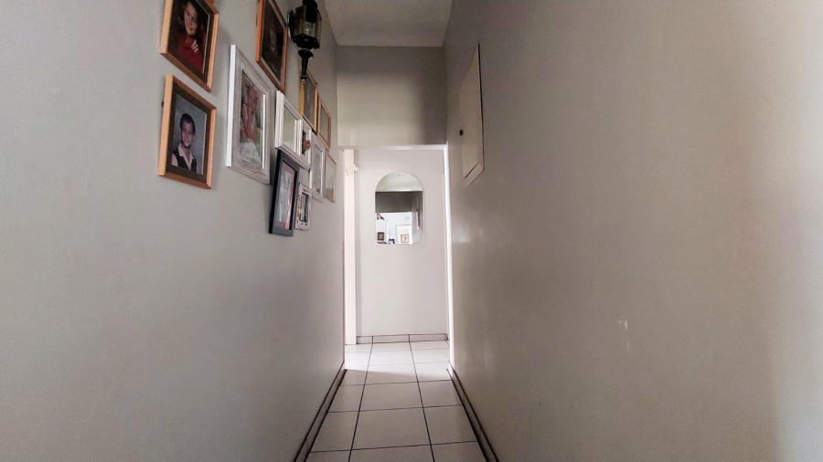 4 Bedroom Property for Sale in Loumarina A H Gauteng