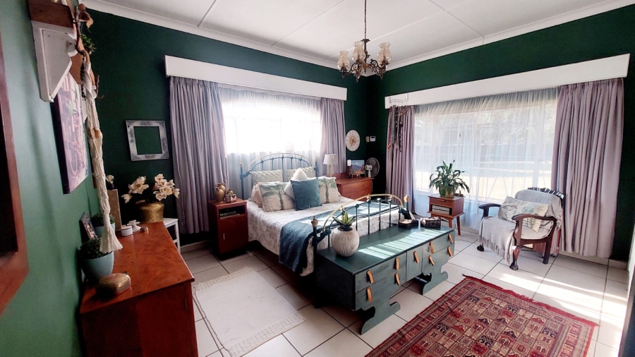 4 Bedroom Property for Sale in Loumarina A H Gauteng
