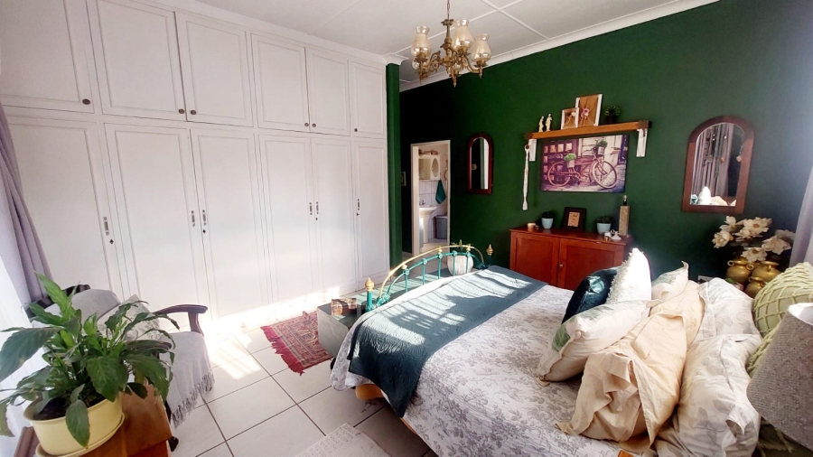 4 Bedroom Property for Sale in Loumarina A H Gauteng