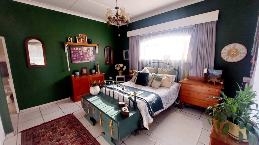 4 Bedroom Property for Sale in Loumarina A H Gauteng