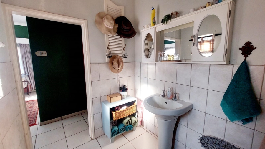 4 Bedroom Property for Sale in Loumarina A H Gauteng