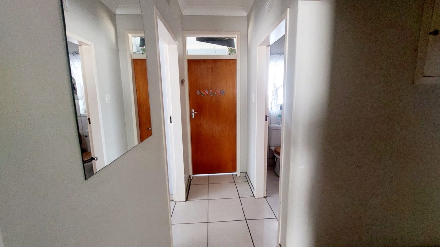 4 Bedroom Property for Sale in Loumarina A H Gauteng