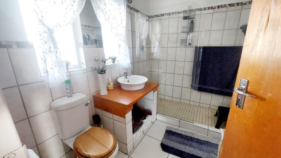 4 Bedroom Property for Sale in Loumarina A H Gauteng