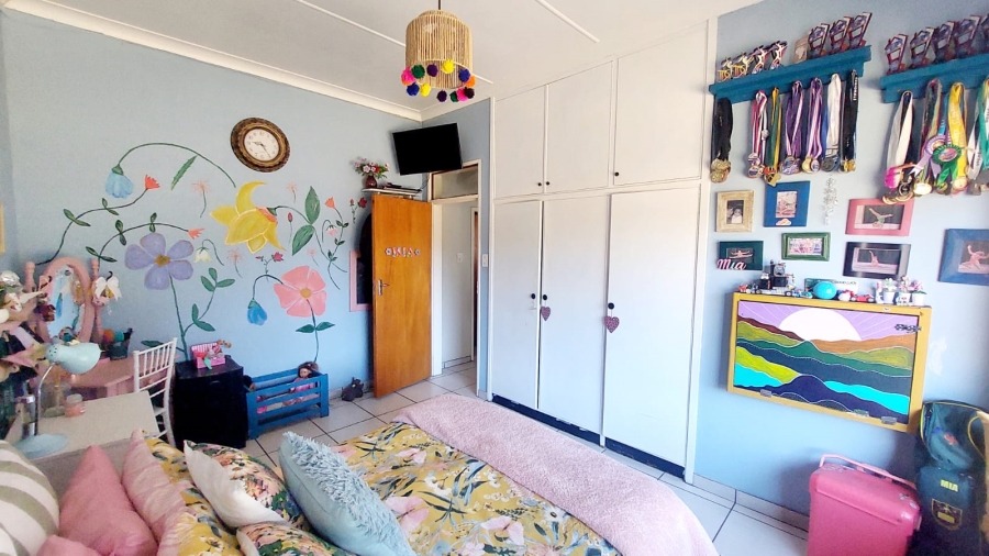 4 Bedroom Property for Sale in Loumarina A H Gauteng