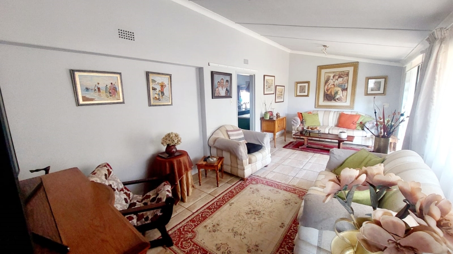 4 Bedroom Property for Sale in Loumarina A H Gauteng