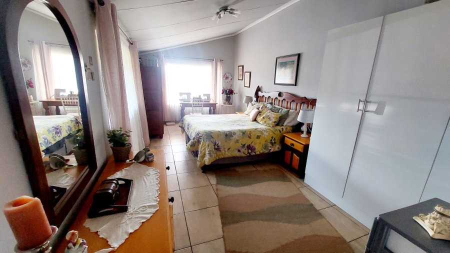 4 Bedroom Property for Sale in Loumarina A H Gauteng