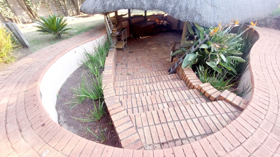 4 Bedroom Property for Sale in Loumarina A H Gauteng