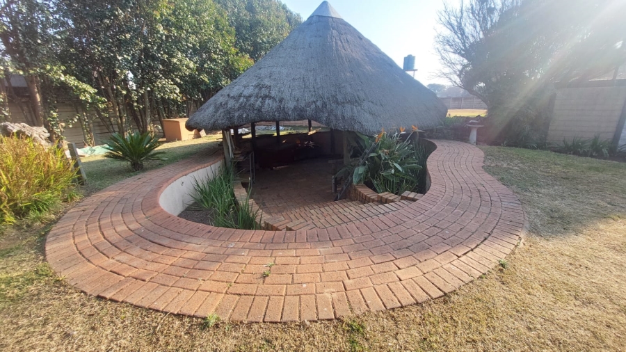 4 Bedroom Property for Sale in Loumarina A H Gauteng