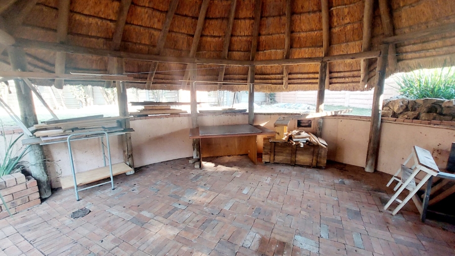 4 Bedroom Property for Sale in Loumarina A H Gauteng