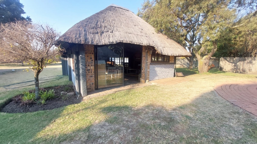 4 Bedroom Property for Sale in Loumarina A H Gauteng
