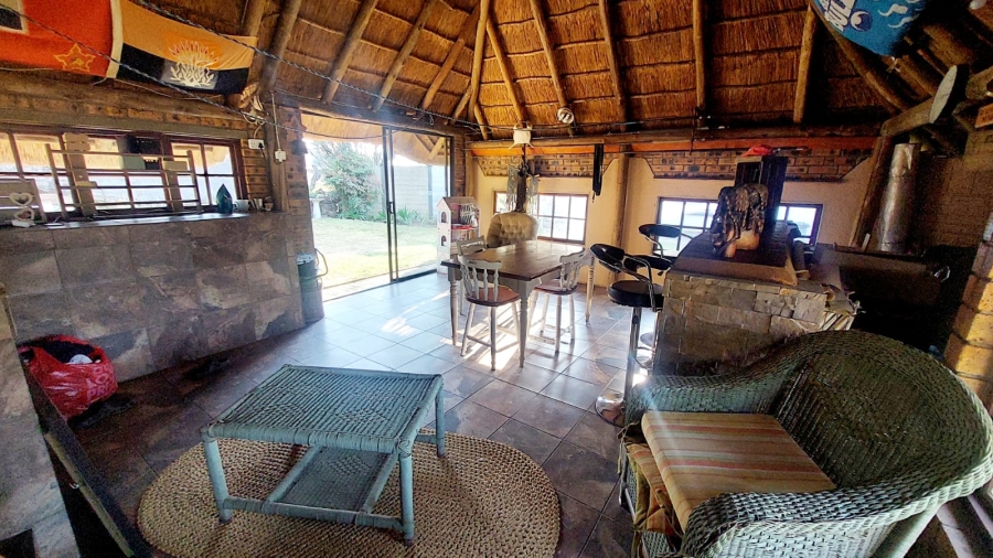 4 Bedroom Property for Sale in Loumarina A H Gauteng