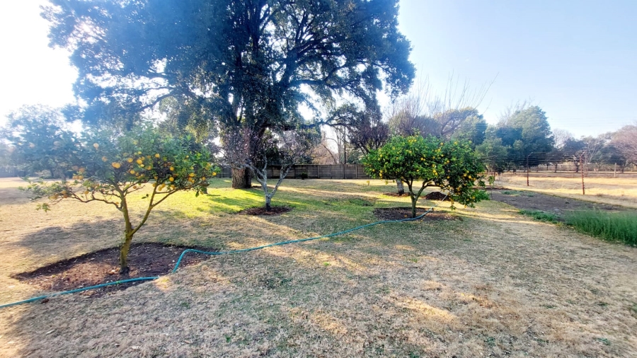 4 Bedroom Property for Sale in Loumarina A H Gauteng