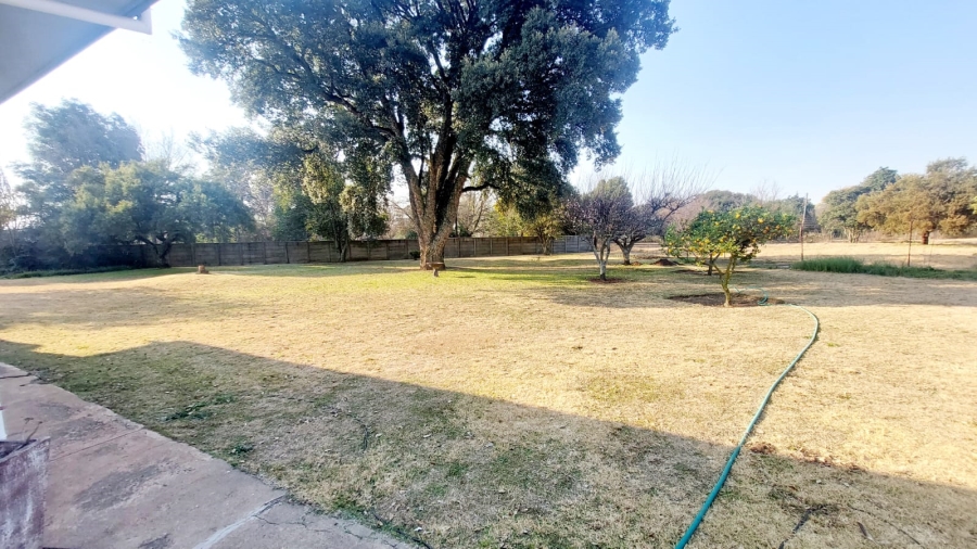 4 Bedroom Property for Sale in Loumarina A H Gauteng