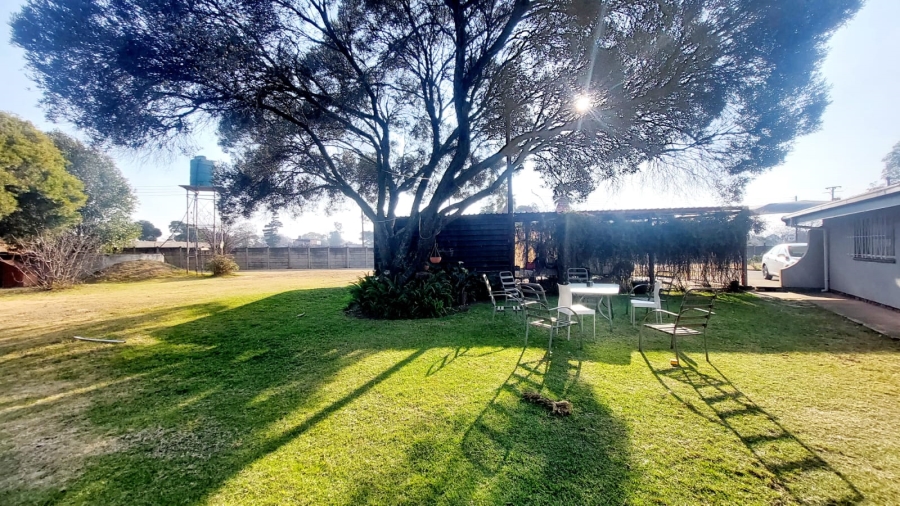 4 Bedroom Property for Sale in Loumarina A H Gauteng