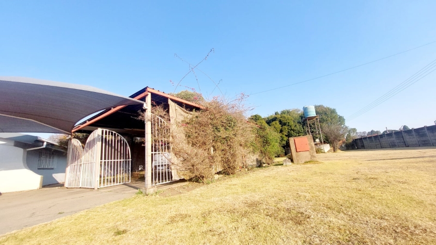 4 Bedroom Property for Sale in Loumarina A H Gauteng
