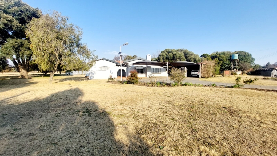 4 Bedroom Property for Sale in Loumarina A H Gauteng
