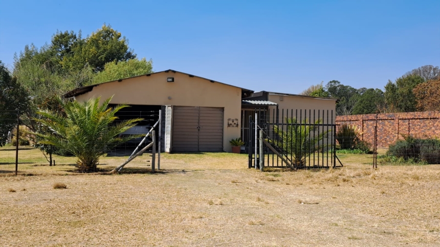 4 Bedroom Property for Sale in Loumarina A H Gauteng