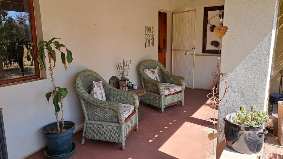 4 Bedroom Property for Sale in Loumarina A H Gauteng