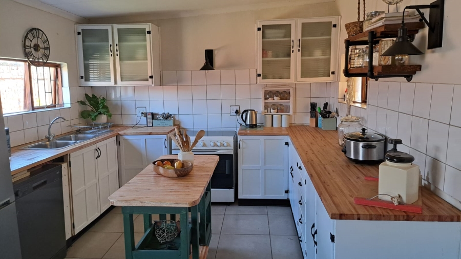 4 Bedroom Property for Sale in Loumarina A H Gauteng