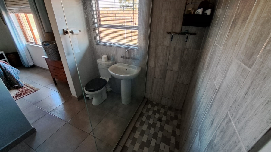 4 Bedroom Property for Sale in Loumarina A H Gauteng