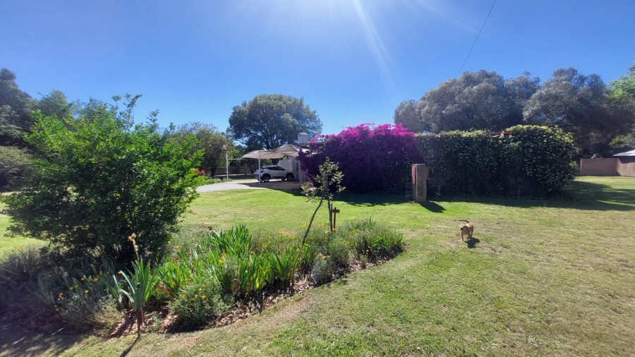 4 Bedroom Property for Sale in Loumarina A H Gauteng