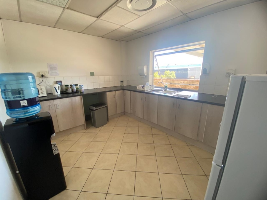 To Let Commercial Property for Rent in Randjespark Gauteng