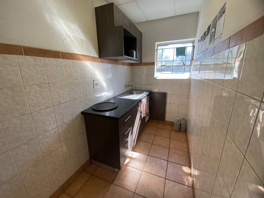 To Let Commercial Property for Rent in Randjespark Gauteng