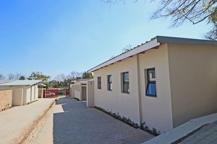 To Let 2 Bedroom Property for Rent in Bryanston Gauteng
