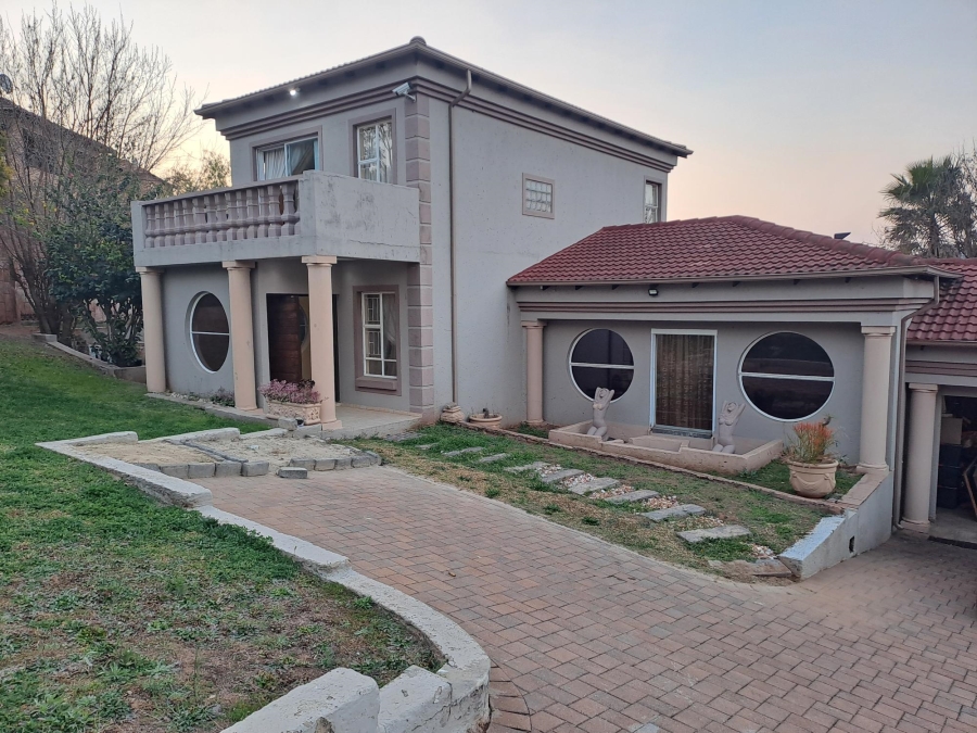 4 Bedroom Property for Sale in Rangeview Gauteng