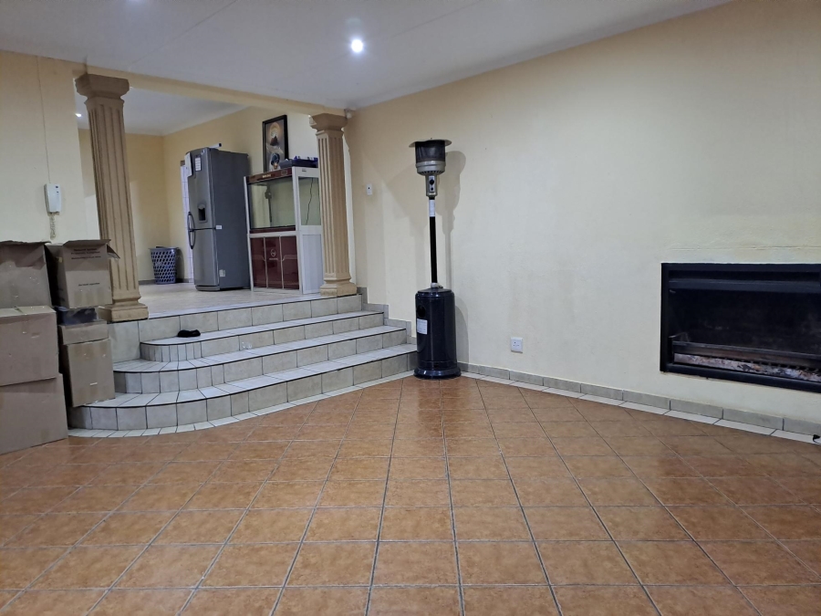 4 Bedroom Property for Sale in Rangeview Gauteng