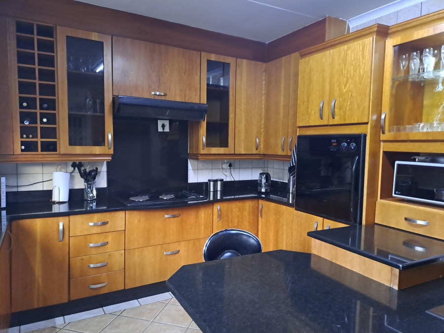 4 Bedroom Property for Sale in Rangeview Gauteng