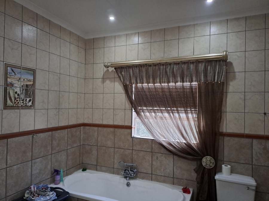 4 Bedroom Property for Sale in Rangeview Gauteng